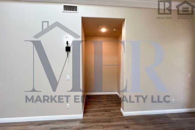 Building Photo - 3Bed/2.5Bath Townhouse w/2 Car Garage in Carefree! $399 MOVE-IN SPECIAL! Move-In Ready on 4/9/2026!