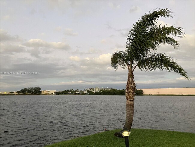 Building Photo - 15405 N Miami Lakeway