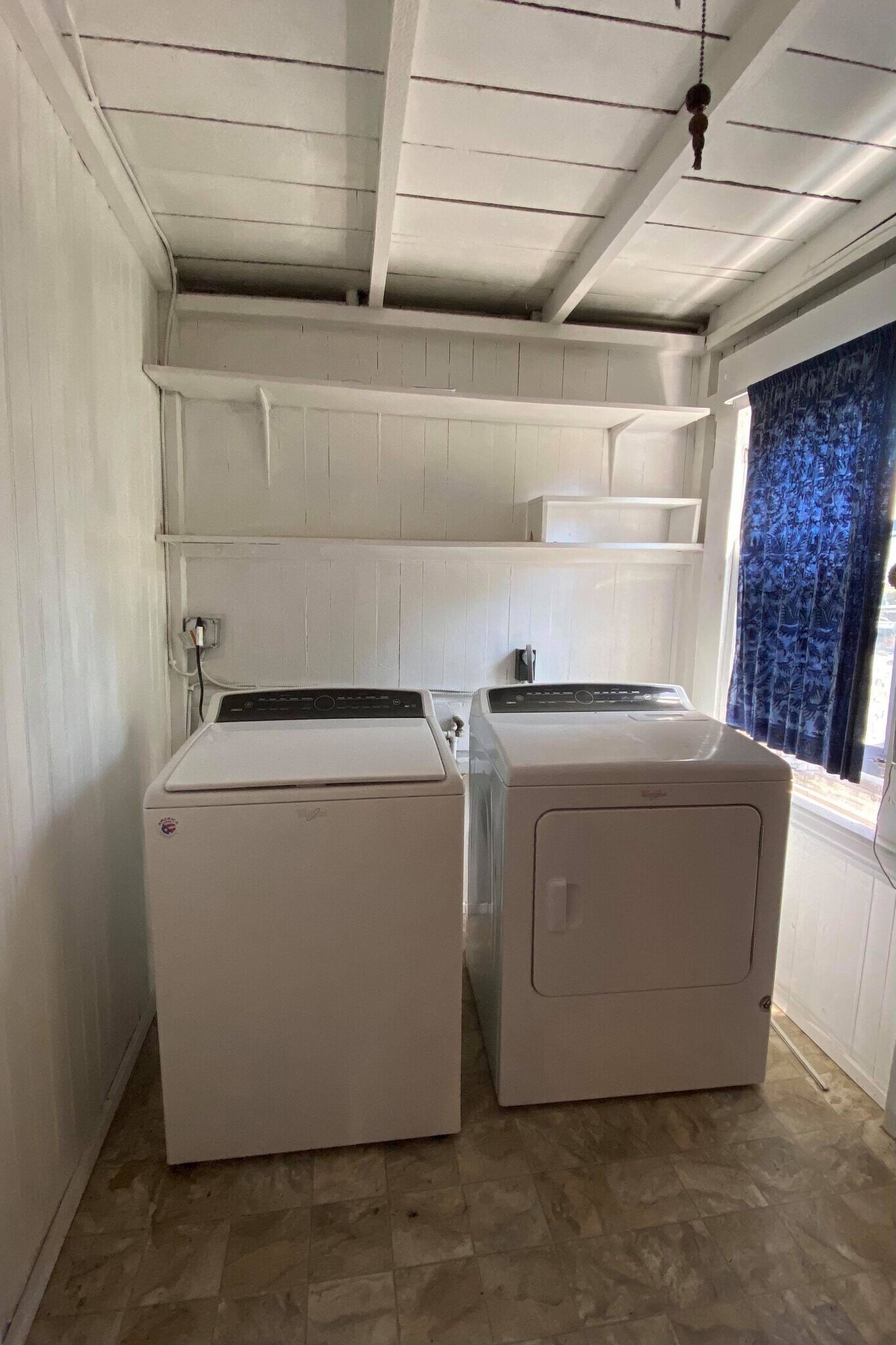 Washer and Dryer in-unit - 2149 Russell St