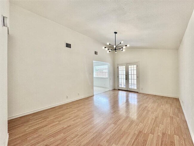 Building Photo - 1423 W Braker Ln