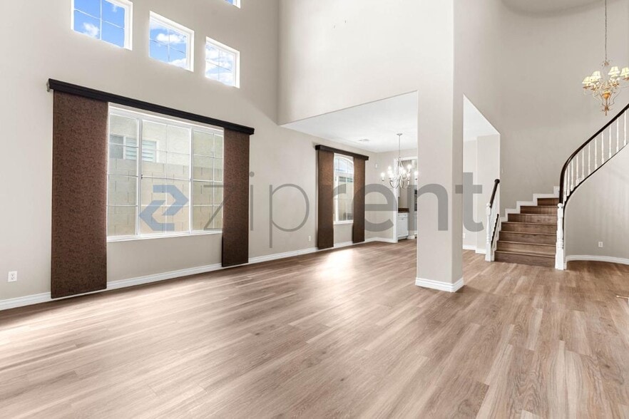 Building Photo - Unit