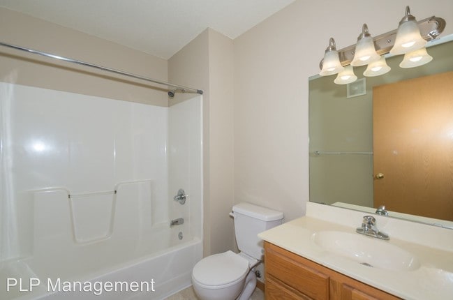 Building Photo - 3 br, 2 bath Apartment - 3577 13th Ave N