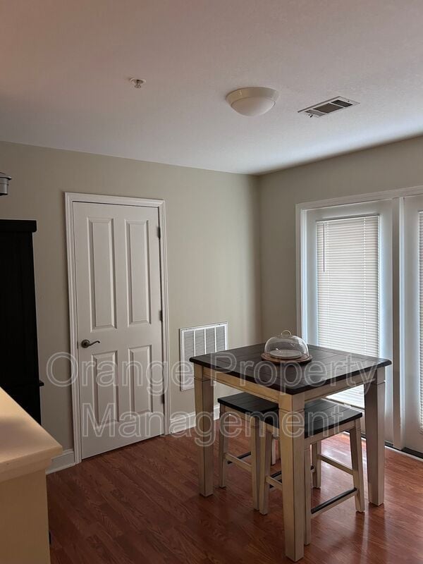 Building Photo - 204 Kelly Rd