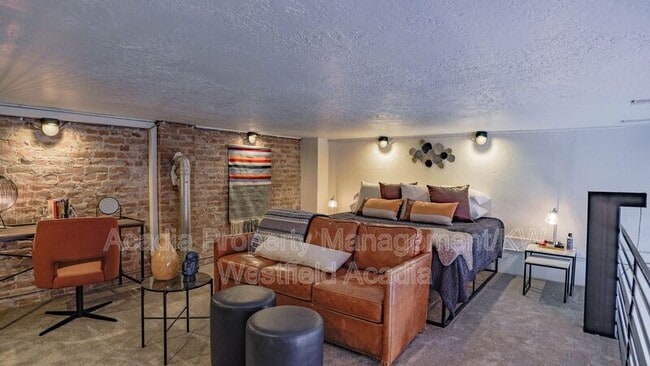 Building Photo - 20 Freedom Blvd 200 W