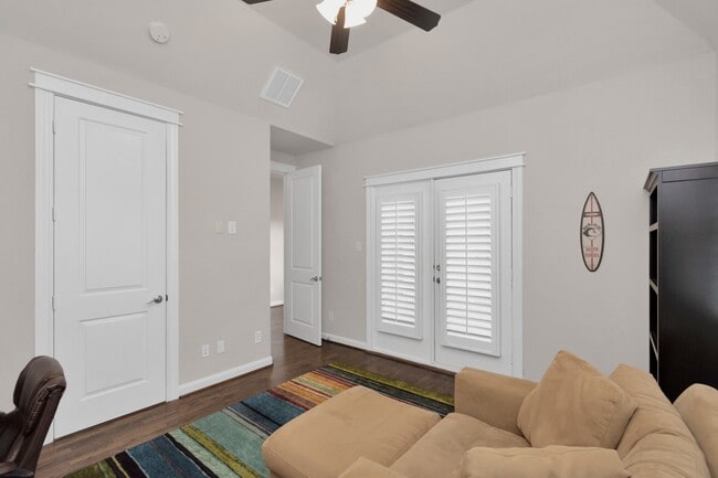 Building Photo - 1716 Upland Lakes