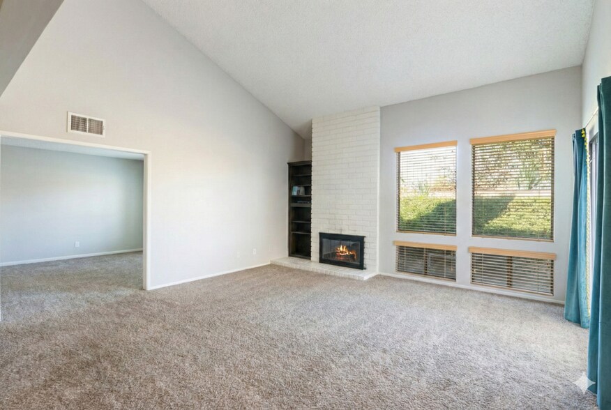 Building Photo - 6571 Carioca Ln