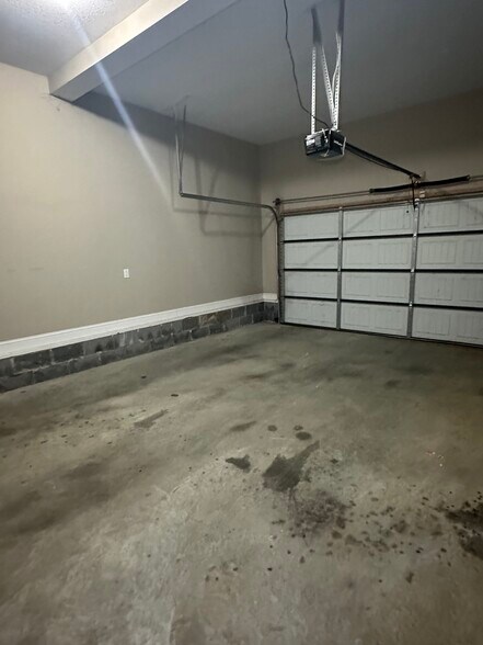 Building Photo - 1124 Eagles View Dr