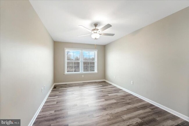 Building Photo - 552 Creek Rd