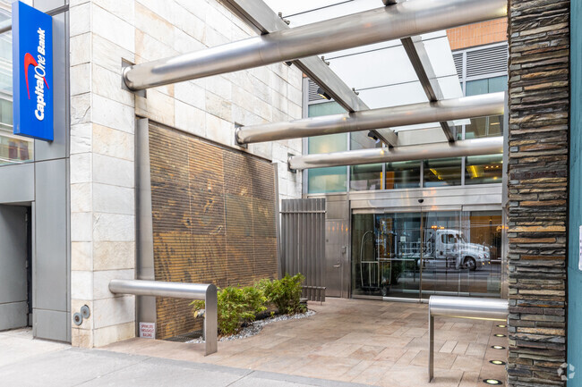 Building Photo - 205 E 59th St