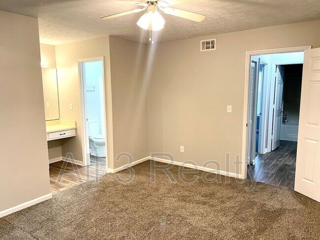 Building Photo - 210 Sheraton Ct