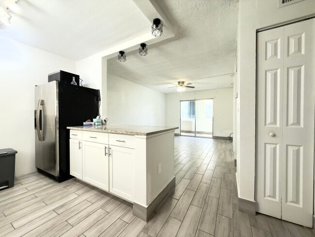 Building Photo - 6507 Winfield Blvd