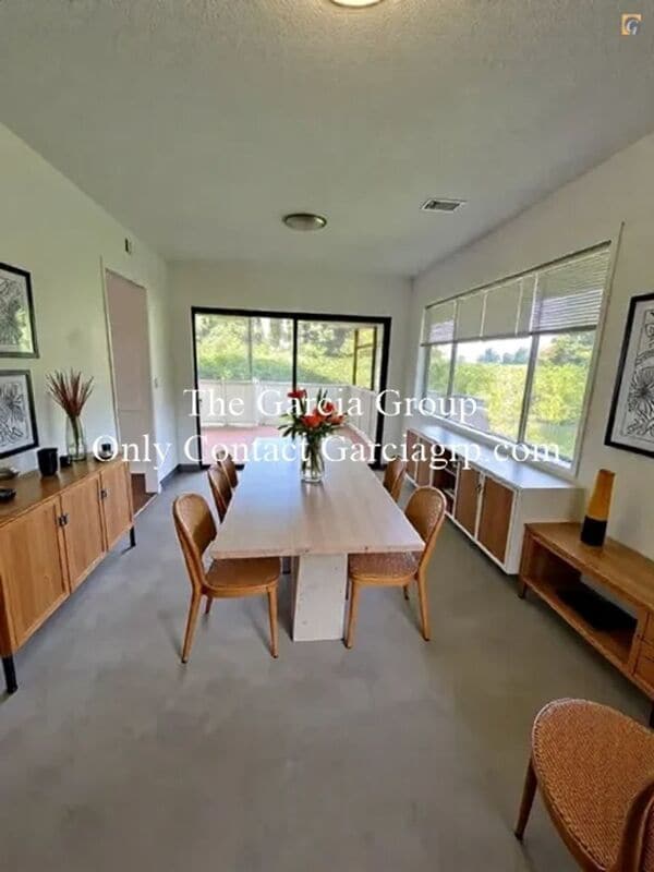 Building Photo - 17050 SE Gurnee Ave