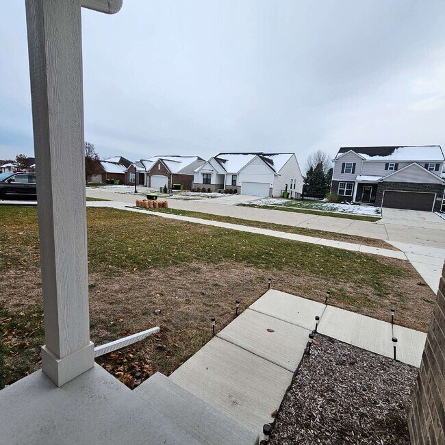 Building Photo - 4 bedroom, 3 full bathrooms, 2 car garage ...