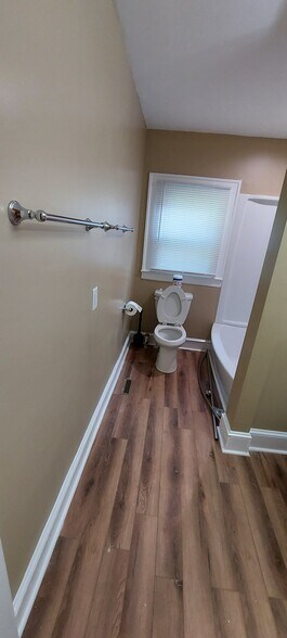 Bathroom - 2916 Woodleigh St