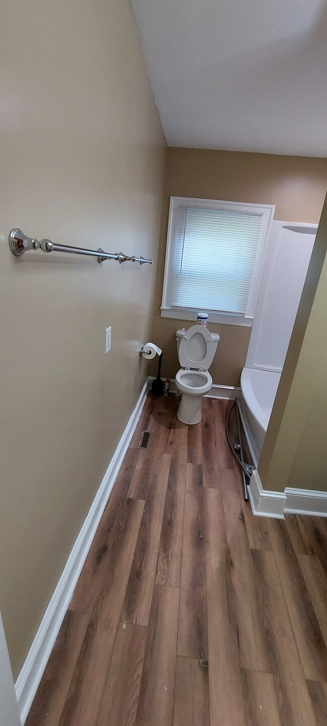 Bathroom - 2916 Woodleigh St