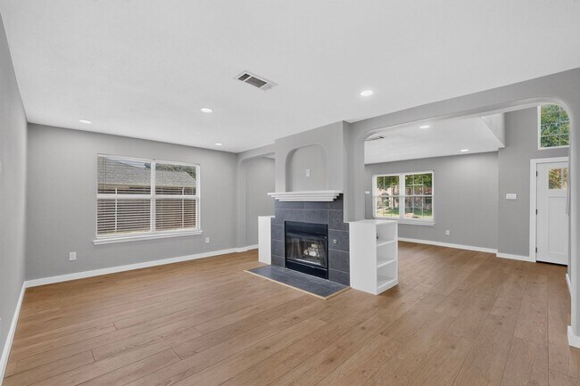 Building Photo - 1410 Thistle Cir