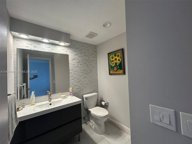 Building Photo - 16300 Golf Club Rd