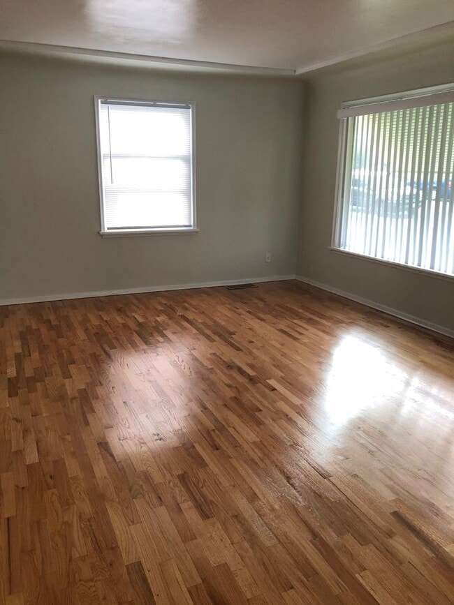 Building Photo - Home in Bremerton.