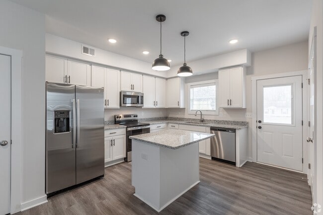 Building Photo - 108 B Aviator Cir