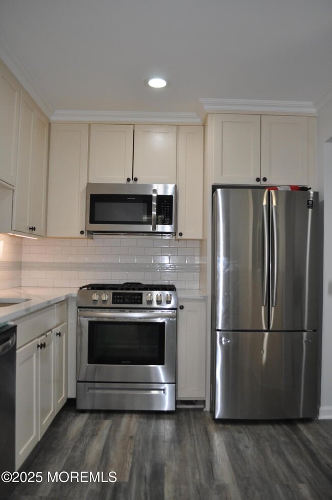 Building Photo - 704 Violet Ln