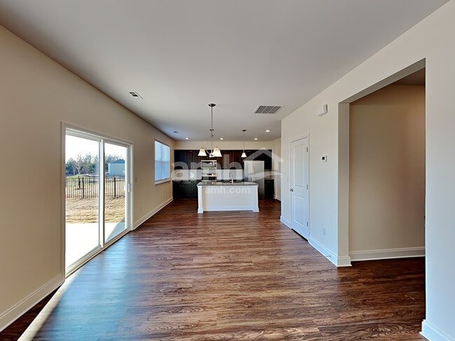 Building Photo - 1315 Lomond Dr