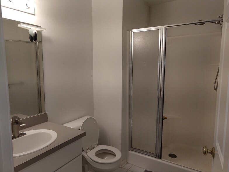 Building Photo - 2696 S Knightsbridge Cir