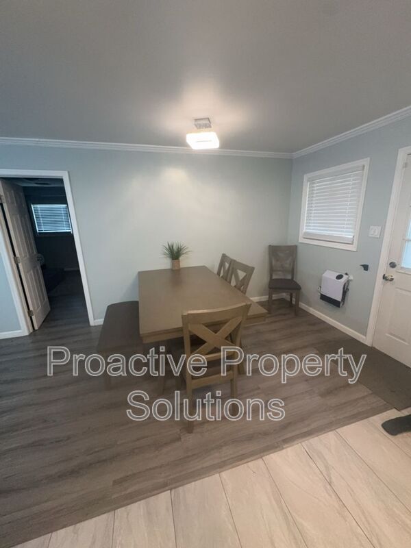 Building Photo - 5228 Hummingbird Dr