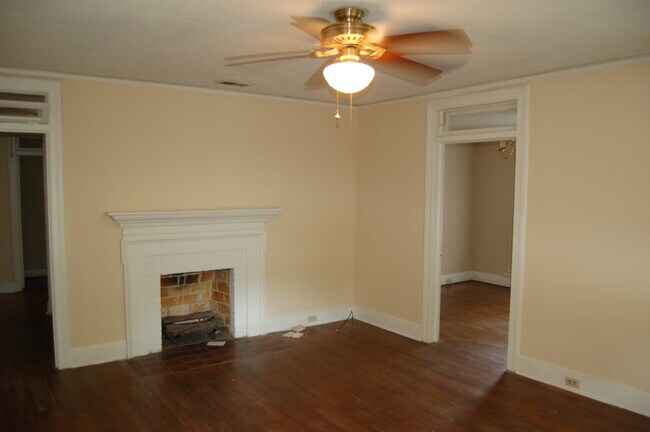 Building Photo - 424 S Holly St