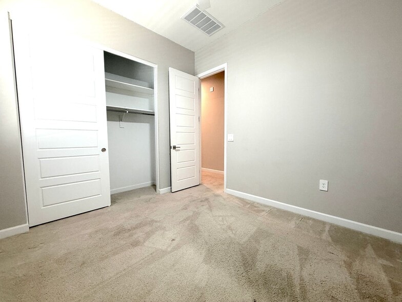 Building Photo - 5059 E Gallop Wy