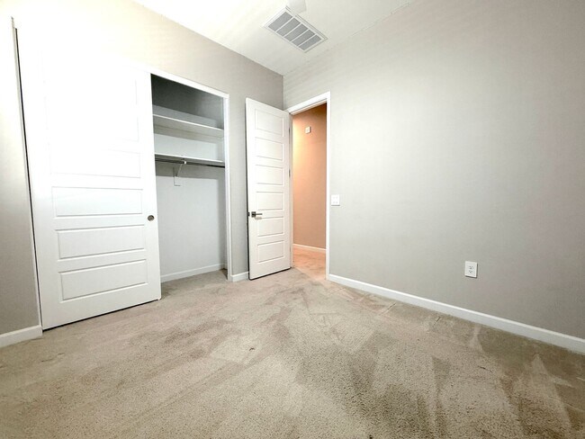 Building Photo - 5059 E Gallop Wy