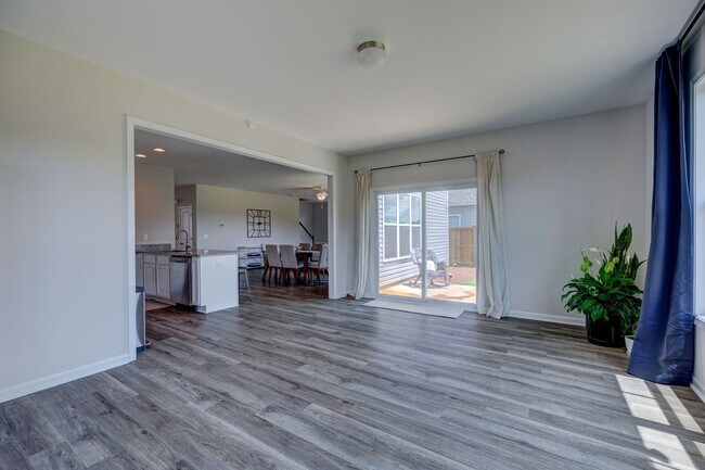 Building Photo - Luxurious 3 bedrooms 2.5 bath home in Nort...
