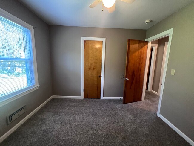 Building Photo - East Grand Rapids Schools - 4 bedroom home
