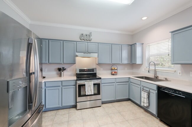 Building Photo - 1411 View Top