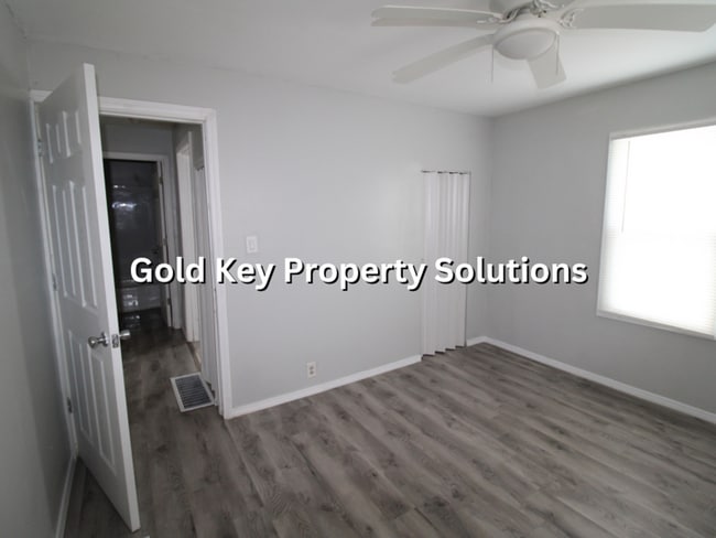 Building Photo - 2 BR 1 BA House with New Flooring and Paint (SECTION 8 APPROVED)