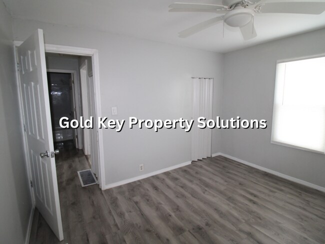 Building Photo - COMING SOON!! 2 BR 1 BA House with New Flooring and Paint (SECTION 8 APPROVED)