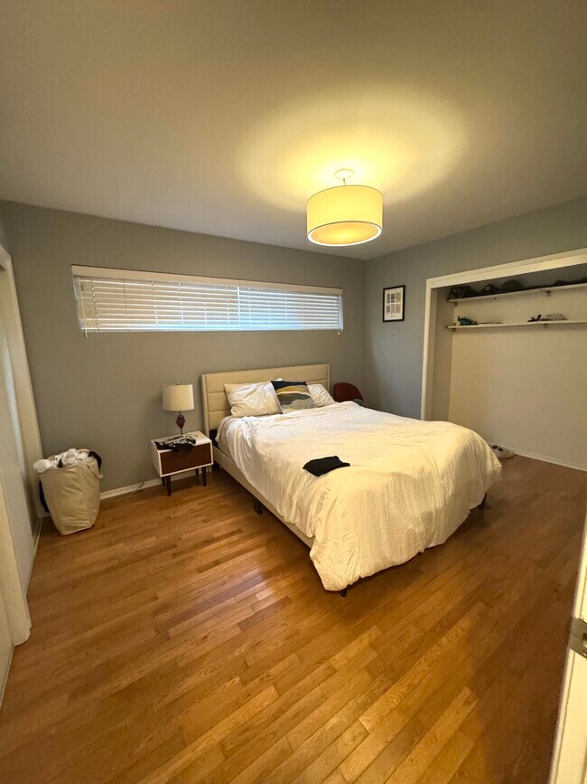 2nd bedroom - Queen bed in pic - 33 Paloma Ave