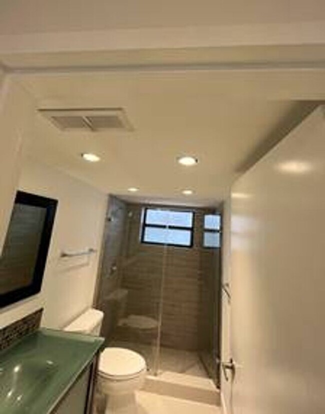 Building Photo - Location, Location, Location! 1 Bedroom/1 Bathroom in Miami Beach!