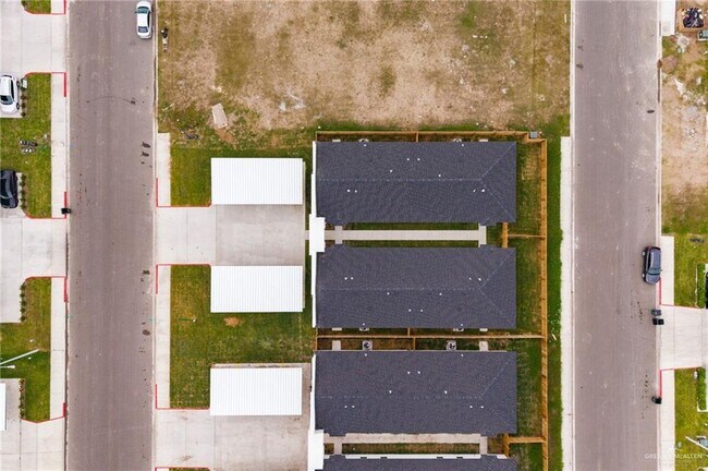 Building Photo - 17 Selena St