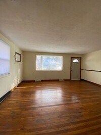 Building Photo - 2 Bedroom Home in South Bend!