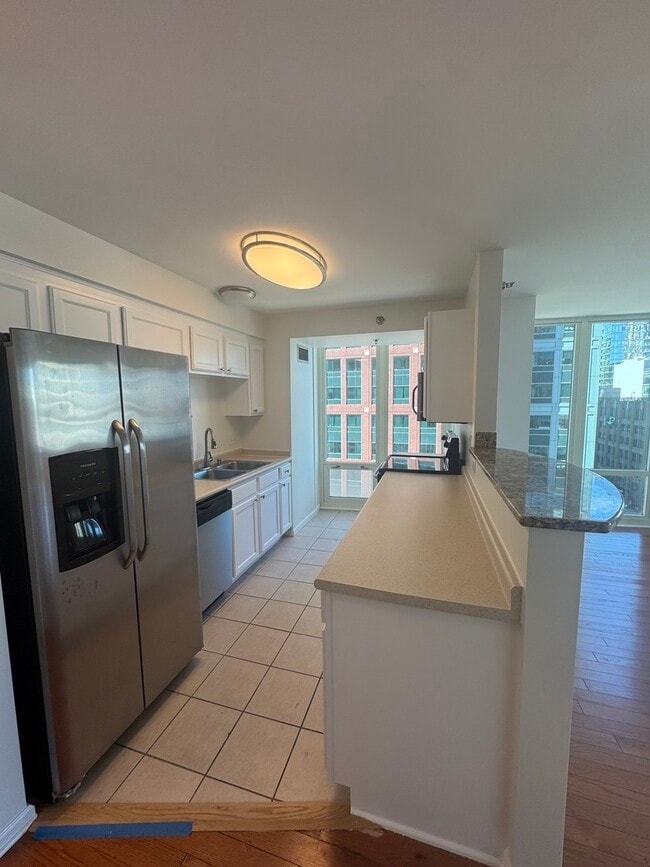 Building Photo - 345 N La Salle Dr