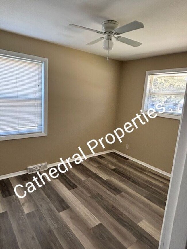 Building Photo - Charming Single Family House