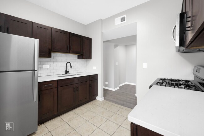 Building Photo - 5015 S Champlain Ave Chicago, IL 60615