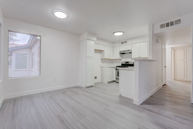 Building Photo - 3060 Tarpon