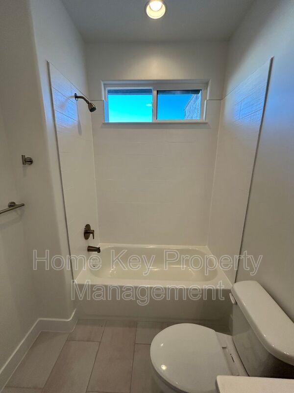 Building Photo - 4065 Eureka Aly
