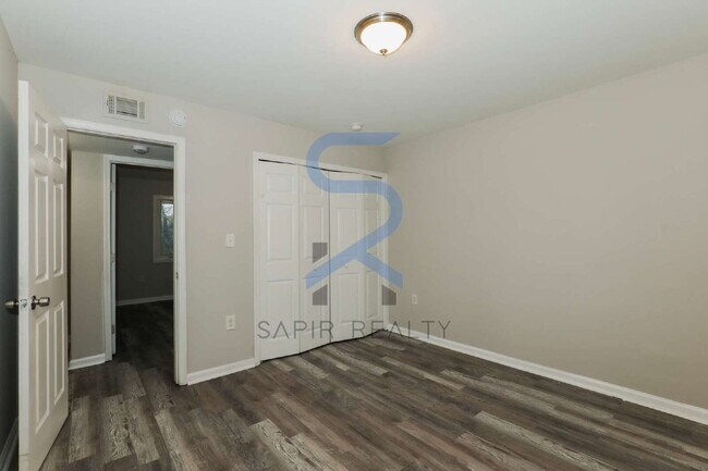 Building Photo - Your Dixie Hills  All-Electric 2BR/1BA Hideaway