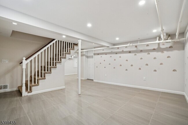 Building Photo - 80 Locust Ave