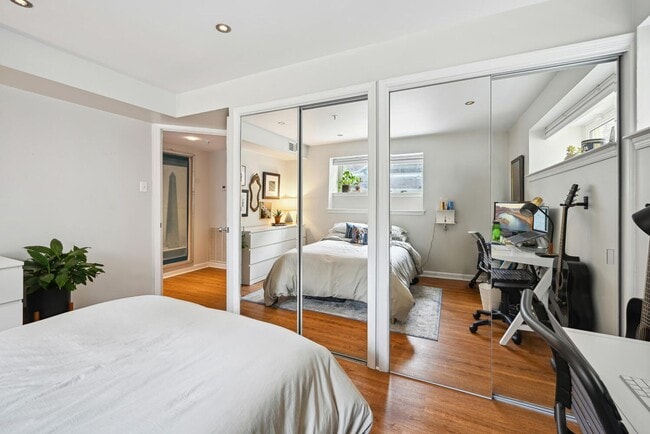 Building Photo - 1BR/1BA w/ Private Patio in DuPont Circle! Location, Location, Location!