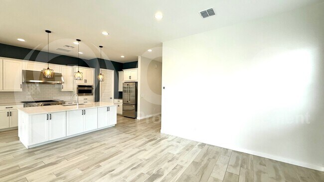 Building Photo - 9509 S 39th Dr
