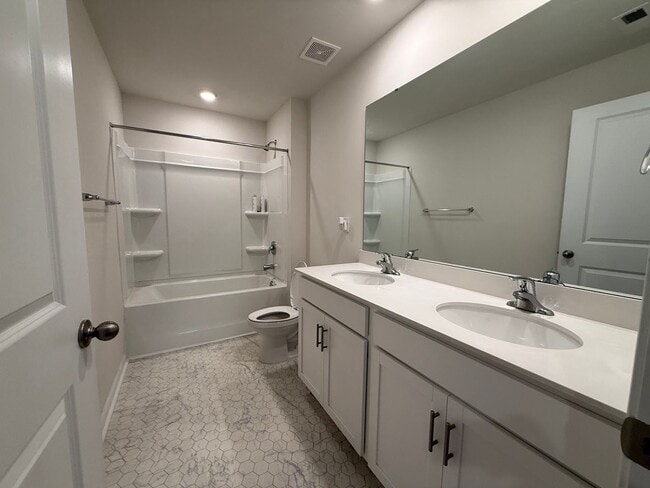 Building Photo - Spacious 5-Bedroom Home for Rent in The Falls – Modern, Comfortable, and Move-In Ready