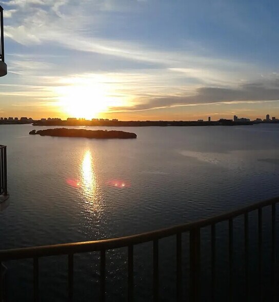 Building Photo - 11930 N Bayshore Dr